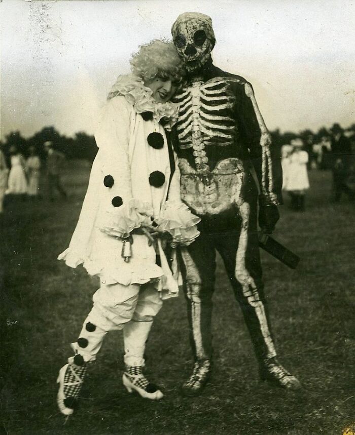 50 Halloween Costumes From The Past That Are Equal Parts Terrifying And Impressive 50 Halloween Costumes From The Past That Are Equal Parts Terrifying And Impressive
