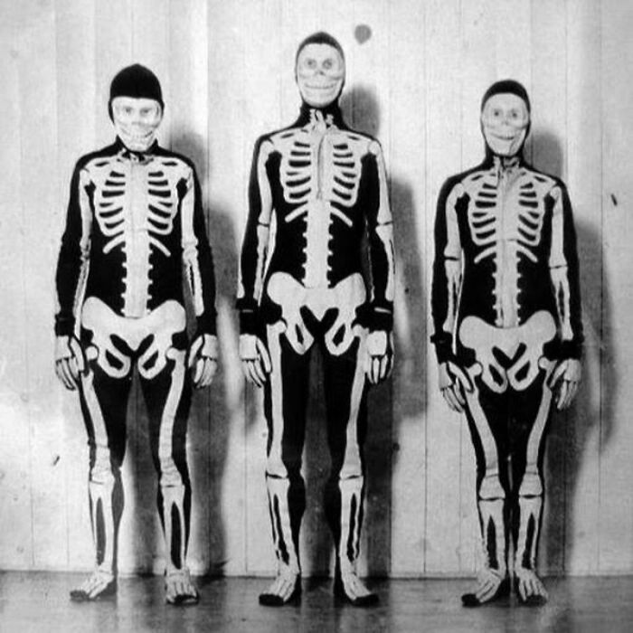 50 Halloween Costumes From The Past That Are Equal Parts Terrifying And Impressive 50 Halloween Costumes From The Past That Are Equal Parts Terrifying And Impressive