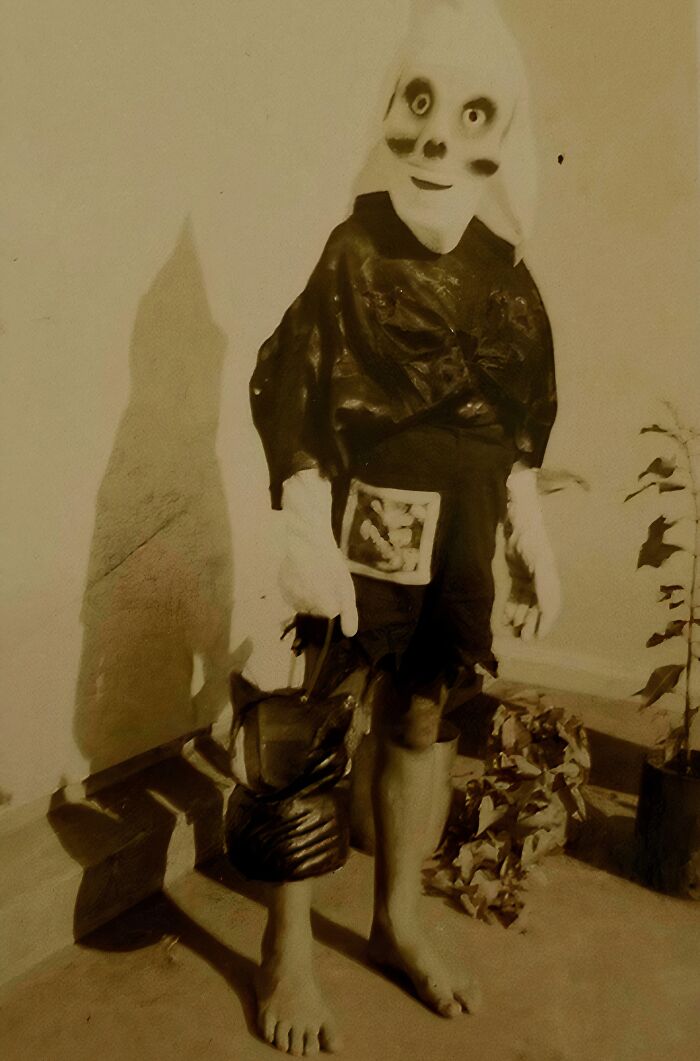 50 Halloween Costumes From The Past That Are Equal Parts Terrifying And Impressive 50 Halloween Costumes From The Past That Are Equal Parts Terrifying And Impressive