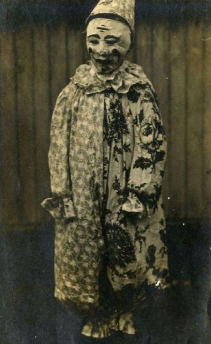 50 Halloween Costumes From The Past That Are Equal Parts Terrifying And Impressive 50 Halloween Costumes From The Past That Are Equal Parts Terrifying And Impressive