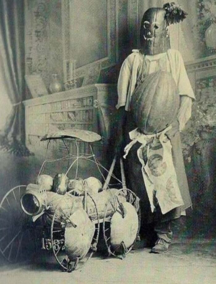 50 Halloween Costumes From The Past That Are Equal Parts Terrifying And Impressive 50 Halloween Costumes From The Past That Are Equal Parts Terrifying And Impressive