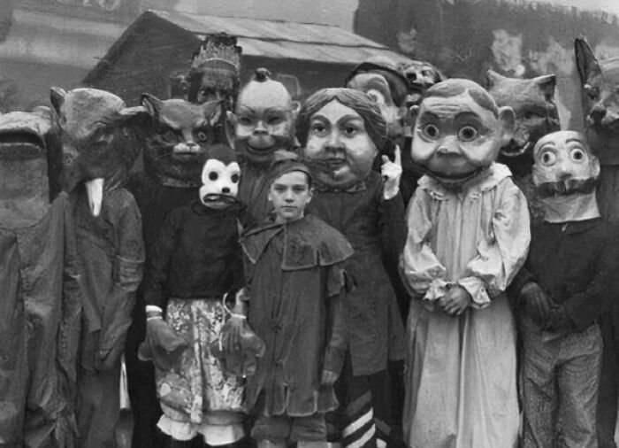 50 Halloween Costumes From The Past That Are Equal Parts Terrifying And Impressive 50 Halloween Costumes From The Past That Are Equal Parts Terrifying And Impressive