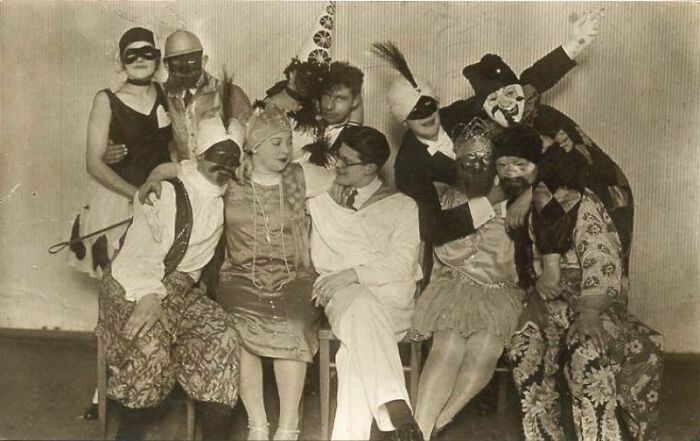 50 Halloween Costumes From The Past That Are Equal Parts Terrifying And Impressive 50 Halloween Costumes From The Past That Are Equal Parts Terrifying And Impressive