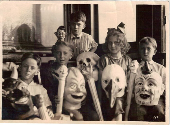 50 Halloween Costumes From The Past That Are Equal Parts Terrifying And Impressive 50 Halloween Costumes From The Past That Are Equal Parts Terrifying And Impressive