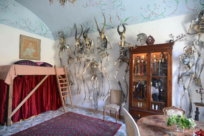50 Photos Of Cool Things People Have Found Buried, Hidden, And Forgotten In Old Houses 50 Photos Of Cool Things People Have Found Buried, Hidden, And Forgotten In Old Houses