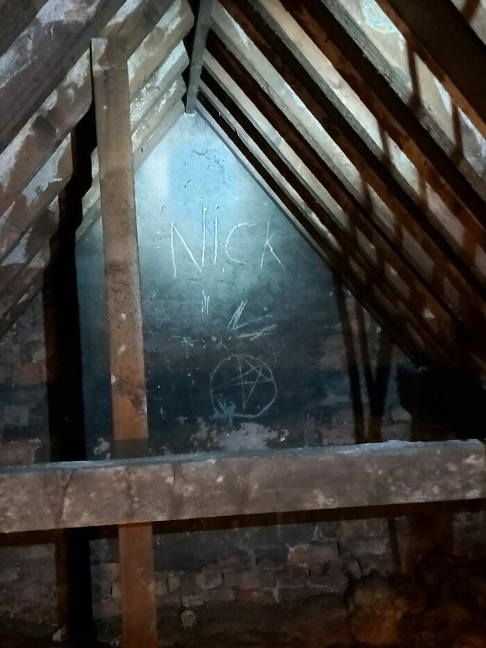 50 Photos Of Cool Things People Have Found Buried, Hidden, And Forgotten In Old Houses 50 Photos Of Cool Things People Have Found Buried, Hidden, And Forgotten In Old Houses