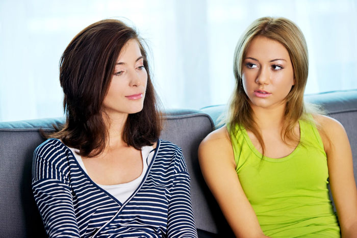 Person Baffled As Sis Pretends They Don’t Exist For A Decade, Parents Keep Gaslighting Them About It Person Baffled As Sis Pretends They Don’t Exist For A Decade, Parents Keep Gaslighting Them About It