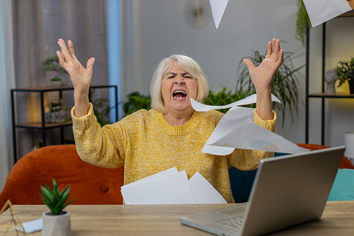 Mom Of Two Baffled After Her Mom’s Extreme Reaction To A Lack Of Updates Over A Few Hours Mom Of Two Baffled After Her Mom’s Extreme Reaction To A Lack Of Updates Over A Few Hours