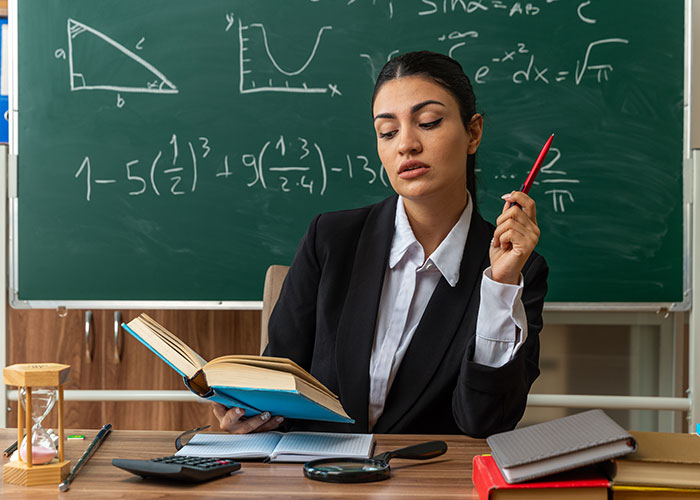 Man With $350K Salary Tells Girlfriend To Find A Better Job After She Can’t Afford Half The Rent