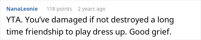 “She Would Ruin The Aesthetic”: Woman Defends Excluding Friend From Extravagant Ball, Gets A Reality Check “She Would Ruin The Aesthetic”: Woman Defends Excluding Friend From Extravagant Ball, Gets A Reality Check