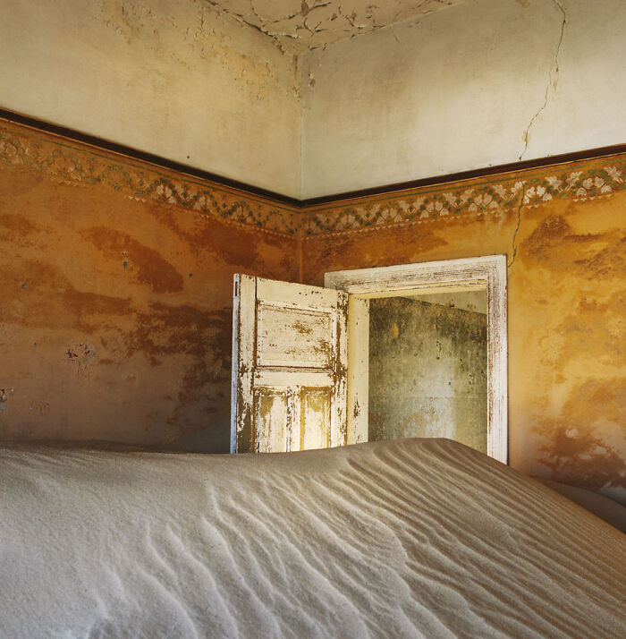 ‘Sand Castles’: 21 Surreal Photos Of Desert Sand Swallowing Abandoned Homes By Emma McEvoy ‘Sand Castles’: 21 Surreal Photos Of Desert Sand Swallowing Abandoned Homes By Emma McEvoy