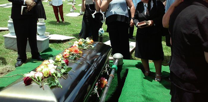 76 Of The Worst And Craziest Funeral Stories