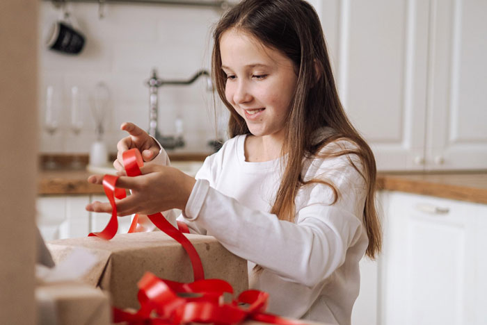 Teen Sets Boundary With Stepsibling After She Opens All Her Bday Gifts, Stepmom Calls Her Selfish Teen Sets Boundary With Stepsibling After She Opens All Her Bday Gifts, Stepmom Calls Her Selfish