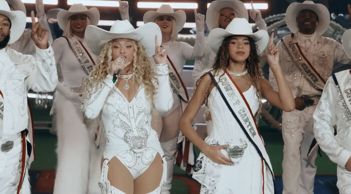 Beyoncé Fans Have Wild Reactions After Her Daughter, Blue Ivy, Turns Heads In Pink Dress Beyoncé Fans Have Wild Reactions After Her Daughter, Blue Ivy, Turns Heads In Pink Dress