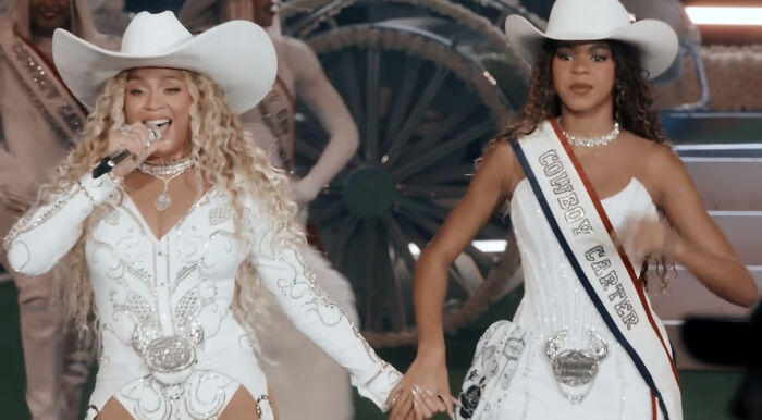 Beyoncé Fans Have Wild Reactions After Her Daughter, Blue Ivy, Turns Heads In Pink Dress Beyoncé Fans Have Wild Reactions After Her Daughter, Blue Ivy, Turns Heads In Pink Dress