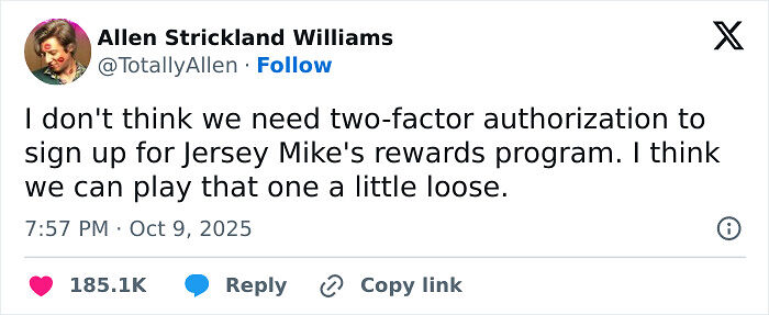 “Netflix Gotta Add A Comment Section”: 103 October Tweets That Had No Business Being This Hilarious “Netflix Gotta Add A Comment Section”: 103 October Tweets That Had No Business Being This Hilarious