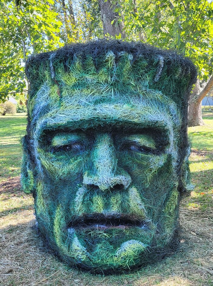 Every Year, I Create Giant Hay Bale Art For A Local Non-Profit’s Annual Halloween Event (17 New Pics) Every Year, I Create Giant Hay Bale Art For A Local Non-Profit’s Annual Halloween Event (17 New Pics)