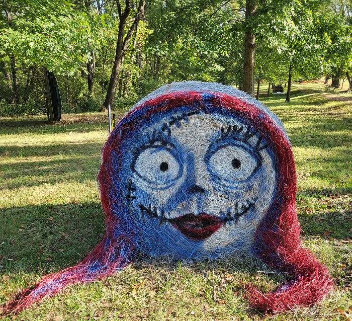 Every Year, I Create Giant Hay Bale Art For A Local Non-Profit’s Annual Halloween Event (17 New Pics) Every Year, I Create Giant Hay Bale Art For A Local Non-Profit’s Annual Halloween Event (17 New Pics)