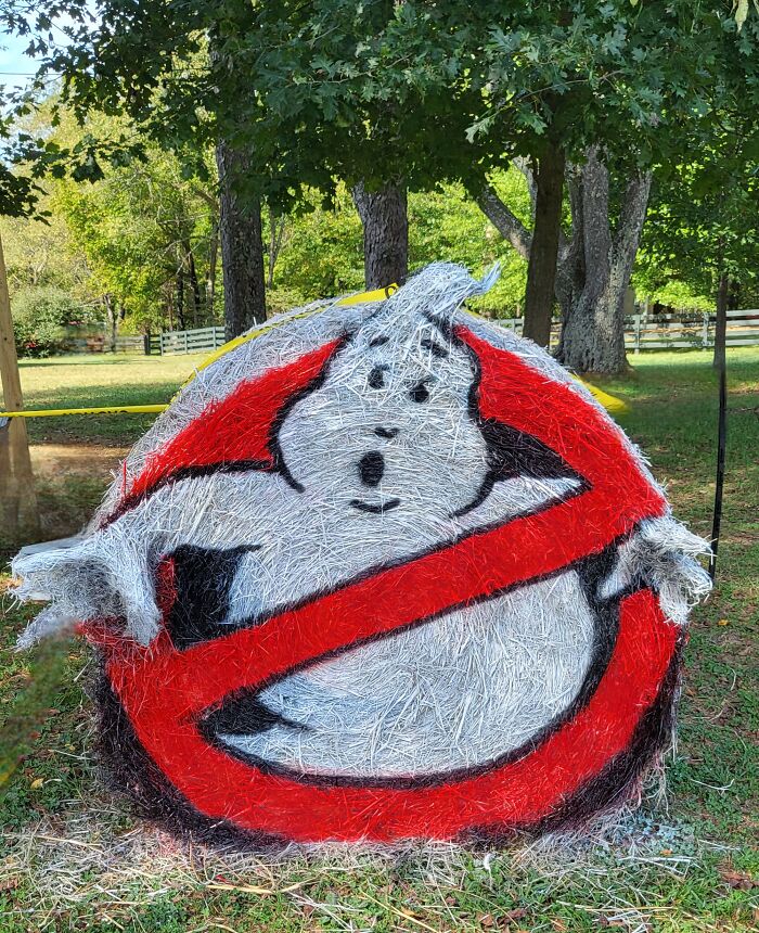 Every Year, I Create Giant Hay Bale Art For A Local Non-Profit’s Annual Halloween Event (17 New Pics) Every Year, I Create Giant Hay Bale Art For A Local Non-Profit’s Annual Halloween Event (17 New Pics)