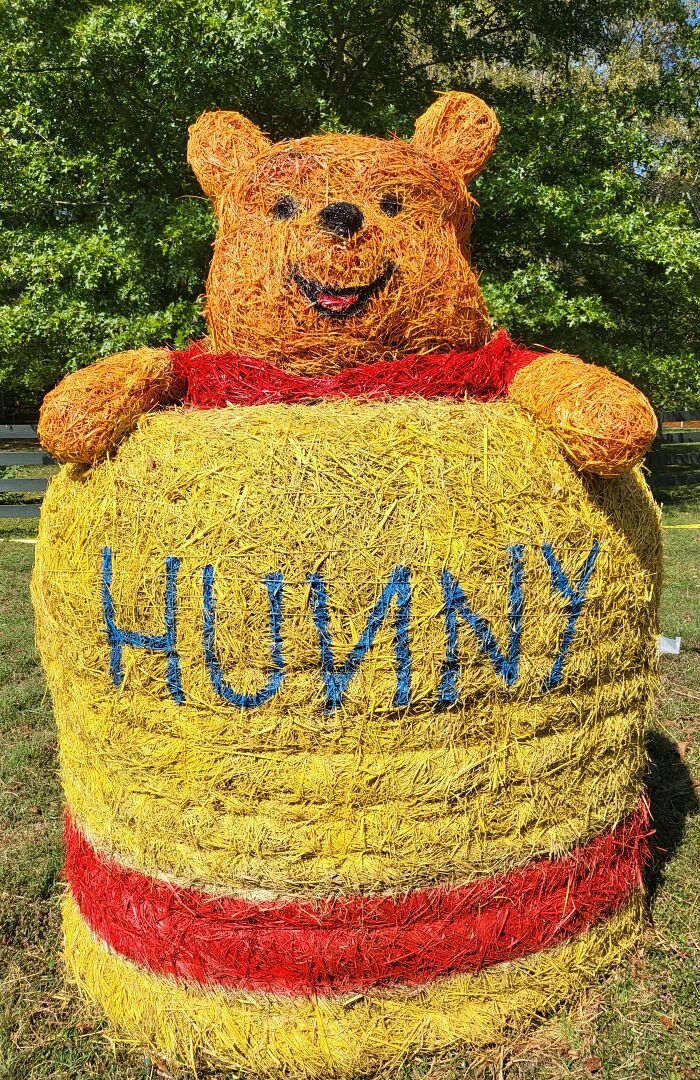 Every Year, I Create Giant Hay Bale Art For A Local Non-Profit’s Annual Halloween Event (17 New Pics) Every Year, I Create Giant Hay Bale Art For A Local Non-Profit’s Annual Halloween Event (17 New Pics)