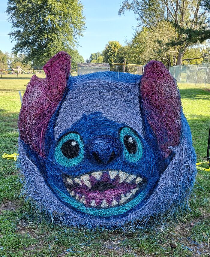 Every Year, I Create Giant Hay Bale Art For A Local Non-Profit’s Annual Halloween Event (17 New Pics) Every Year, I Create Giant Hay Bale Art For A Local Non-Profit’s Annual Halloween Event (17 New Pics)