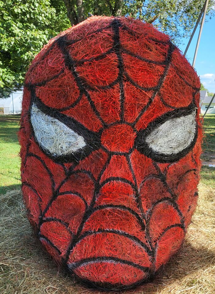 Every Year, I Create Giant Hay Bale Art For A Local Non-Profit’s Annual Halloween Event (17 New Pics) Every Year, I Create Giant Hay Bale Art For A Local Non-Profit’s Annual Halloween Event (17 New Pics)