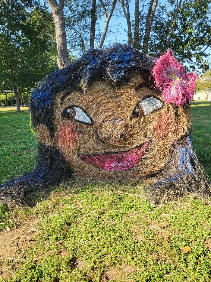 Every Year, I Create Giant Hay Bale Art For A Local Non-Profit’s Annual Halloween Event (17 New Pics) Every Year, I Create Giant Hay Bale Art For A Local Non-Profit’s Annual Halloween Event (17 New Pics)