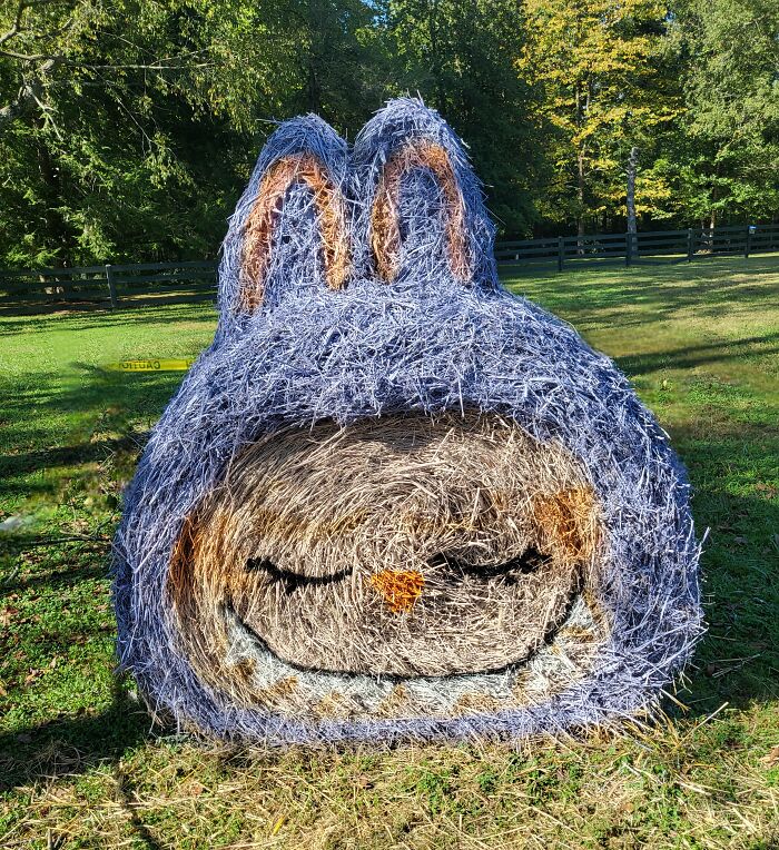 Every Year, I Create Giant Hay Bale Art For A Local Non-Profit’s Annual Halloween Event (17 New Pics) Every Year, I Create Giant Hay Bale Art For A Local Non-Profit’s Annual Halloween Event (17 New Pics)