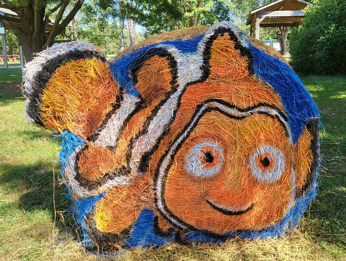 Every Year, I Create Giant Hay Bale Art For A Local Non-Profit’s Annual Halloween Event (17 New Pics) Every Year, I Create Giant Hay Bale Art For A Local Non-Profit’s Annual Halloween Event (17 New Pics)