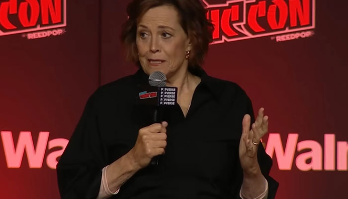 “He’s Awkwardly Suave”: 43 Celebrity Encounters That People Will Hardly Ever Forget “He’s Awkwardly Suave”: 43 Celebrity Encounters That People Will Hardly Ever Forget