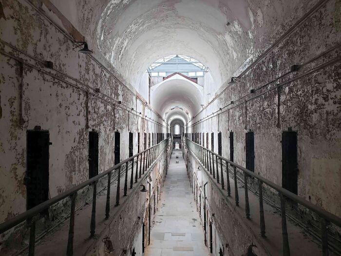 Explore The World’s Most Spooky Destinations: 40 Haunted Places With Chilling Stories Explore The World’s Most Spooky Destinations: 40 Haunted Places With Chilling Stories