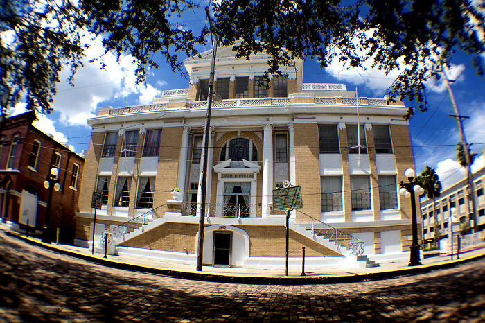 Explore The World’s Most Spooky Destinations: 40 Haunted Places With Chilling Stories Explore The World’s Most Spooky Destinations: 40 Haunted Places With Chilling Stories