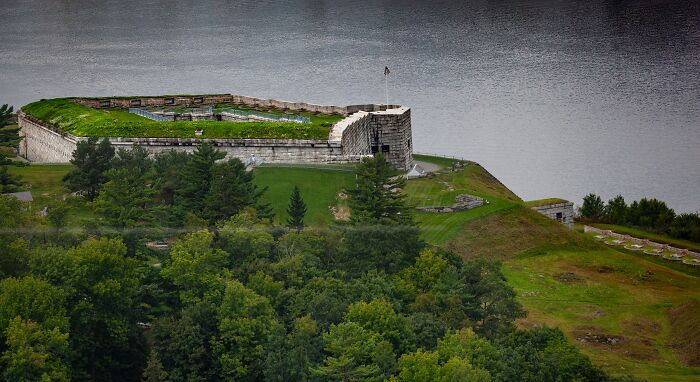 Explore The World’s Most Spooky Destinations: 40 Haunted Places With Chilling Stories Explore The World’s Most Spooky Destinations: 40 Haunted Places With Chilling Stories