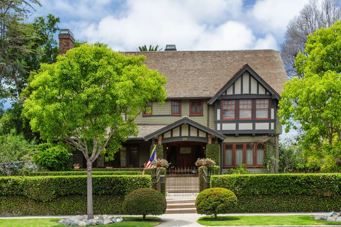 Explore The World’s Most Spooky Destinations: 40 Haunted Places With Chilling Stories Explore The World’s Most Spooky Destinations: 40 Haunted Places With Chilling Stories