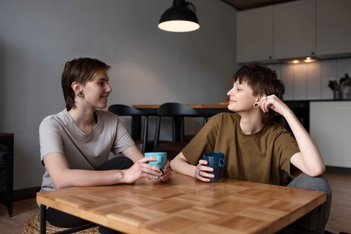 Woman Visits Friend Abroad, Wants To Go Home ASAP After Friend’s Wife Starts Serenading Her Woman Visits Friend Abroad, Wants To Go Home ASAP After Friend’s Wife Starts Serenading Her