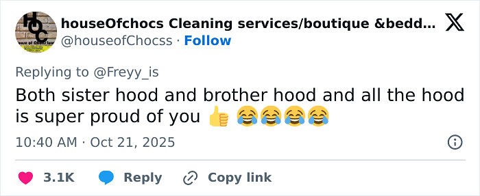 Guy Finds A Hilarious Way To End A Speakerphone Call In Public, People Share Their Tricks