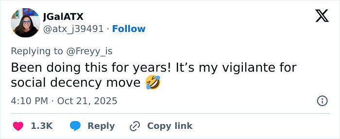 Guy Finds A Hilarious Way To End A Speakerphone Call In Public, People Share Their Tricks