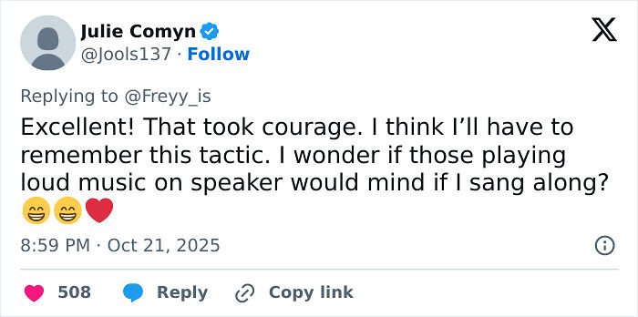 Guy Finds A Hilarious Way To End A Speakerphone Call In Public, People Share Their Tricks