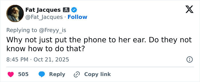 Guy Finds A Hilarious Way To End A Speakerphone Call In Public, People Share Their Tricks