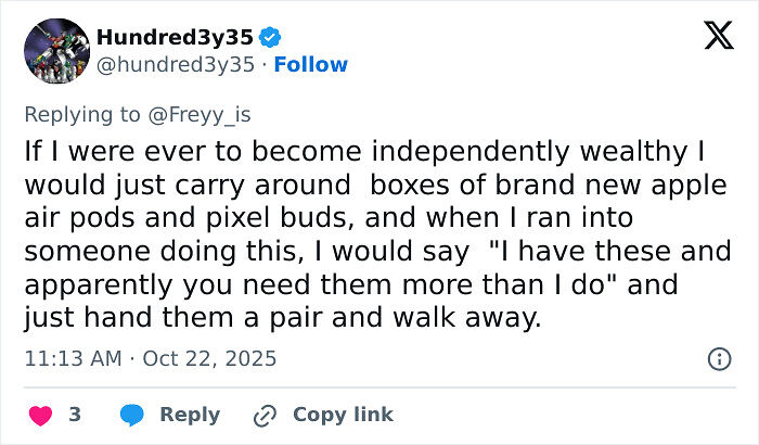 Guy Finds A Hilarious Way To End A Speakerphone Call In Public, People Share Their Tricks