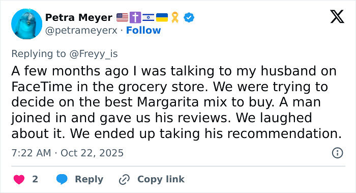 Guy Finds A Hilarious Way To End A Speakerphone Call In Public, People Share Their Tricks