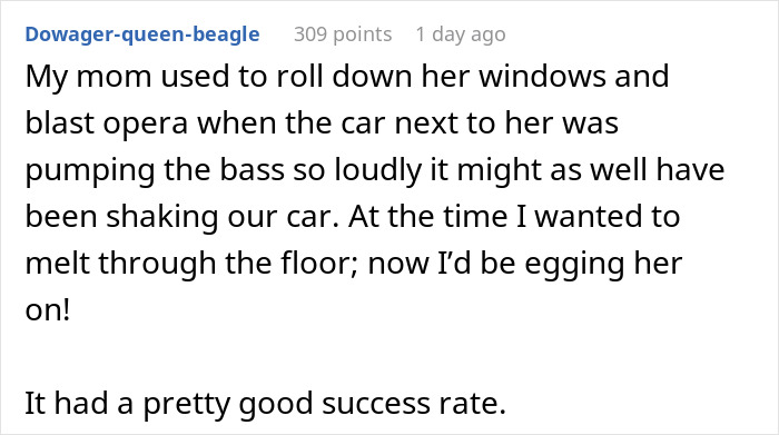 Guy Finds A Hilarious Way To End A Speakerphone Call In Public, People Share Their Tricks