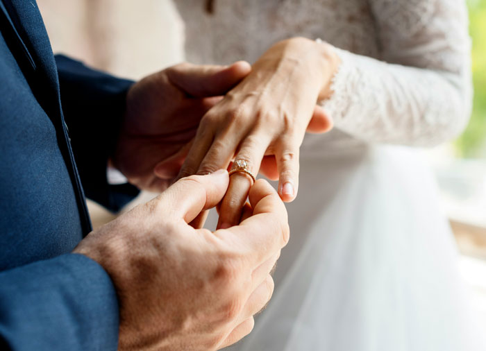 Couple Prepared To Ditch 200 Wedding Guests After Both Of Their Parents Sabotage Their Wedding Plans Couple Prepared To Ditch 200 Wedding Guests After Both Of Their Parents Sabotage Their Wedding Plans