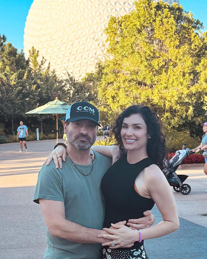 ‘Big Bang Theory’ Star Johnny Galecki Shares Rare Family Pictures From Disney World, And Fans Love It ‘Big Bang Theory’ Star Johnny Galecki Shares Rare Family Pictures From Disney World, And Fans Love It