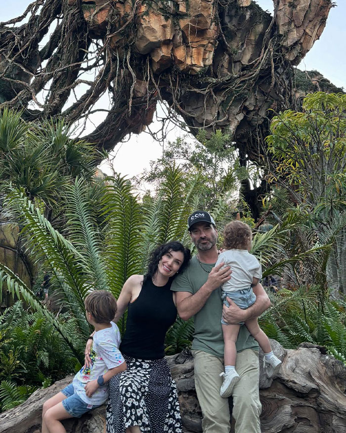 ‘Big Bang Theory’ Star Johnny Galecki Shares Rare Family Pictures From Disney World, And Fans Love It ‘Big Bang Theory’ Star Johnny Galecki Shares Rare Family Pictures From Disney World, And Fans Love It