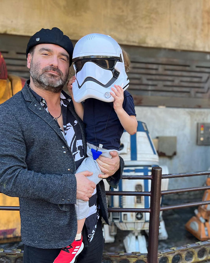 ‘Big Bang Theory’ Star Johnny Galecki Shares Rare Family Pictures From Disney World, And Fans Love It ‘Big Bang Theory’ Star Johnny Galecki Shares Rare Family Pictures From Disney World, And Fans Love It