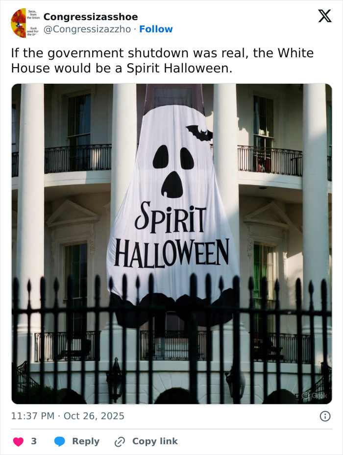 Melania Trump’s White House Halloween Display Gets Brutally Roasted Online Melania Trump’s White House Halloween Display Gets Brutally Roasted Online