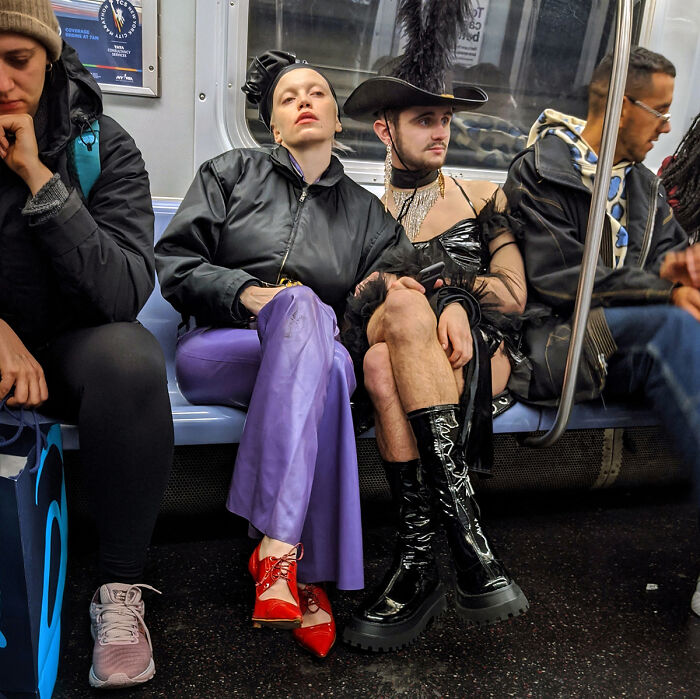 Life Underground: 40 Captivating Street Portraits From NYC’s Subway Life Underground: 40 Captivating Street Portraits From NYC’s Subway