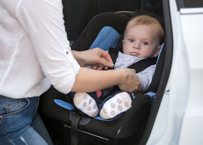 Guy Really Upset His Nurse Girlfriend Prioritized Dogs And A Baby During A Car Crash Guy Really Upset His Nurse Girlfriend Prioritized Dogs And A Baby During A Car Crash