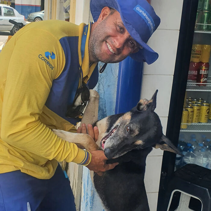 Meet The Mailman Who’s Best Friends With Every Dog On His Route (50 Pics) Meet The Mailman Who’s Best Friends With Every Dog On His Route (50 Pics)